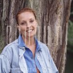 07-05-1993 Carry Tefsen beside a tree in Baarn,

[keywords]Tree, Location, Smiling, Eyecontact, Actrice, Half Length, Posed[/keywords]